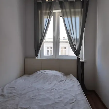 24h Self Check-in Lotnisko Samodzielne Zameldowanie Blisko Stadion Targi Szpitale I Uczelnie Apartament Poznań