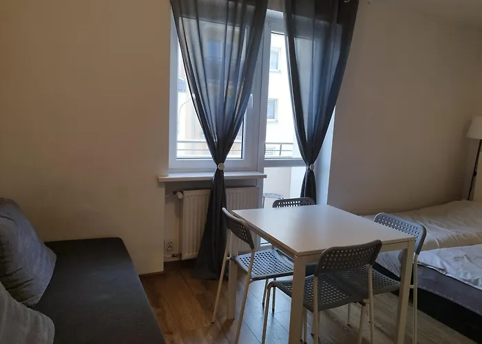 24h Self Check-in Lotnisko Blisko Stadion Targi Szpitale I Uczelnie بوزنان